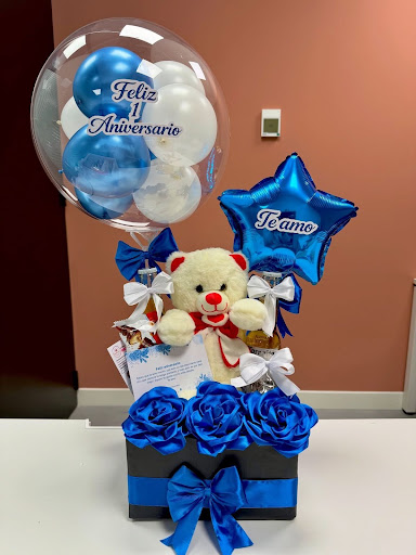 Blue Royal Feliz Aniversario Balloons & Bear