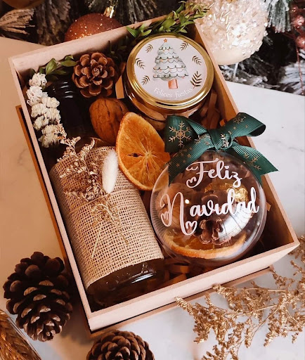 Rustic Christmas Wine & Cinnamon Ornament Box